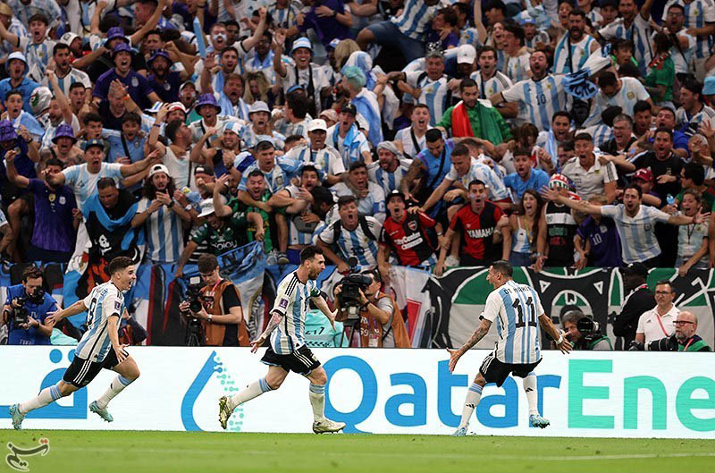 Archivo: Messi celebra con Di María y Álvarez ante México en Qatar, el 26 de noviembre de 2022. No es el partido de despedida.