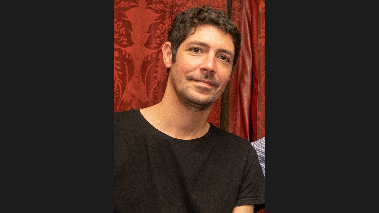 Julián Kartun, cantante de El Kuelgue, en la ceremonia de los Premios María Guerrero 2022, realizada el 2 de agosto de 2023 en Buenos Aires. Foto de archivo; no corresponde al concierto de San Juan.