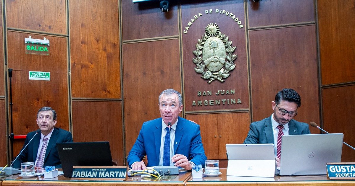 Autoridades en el recinto de la Cámara de Diputados de San Juan
