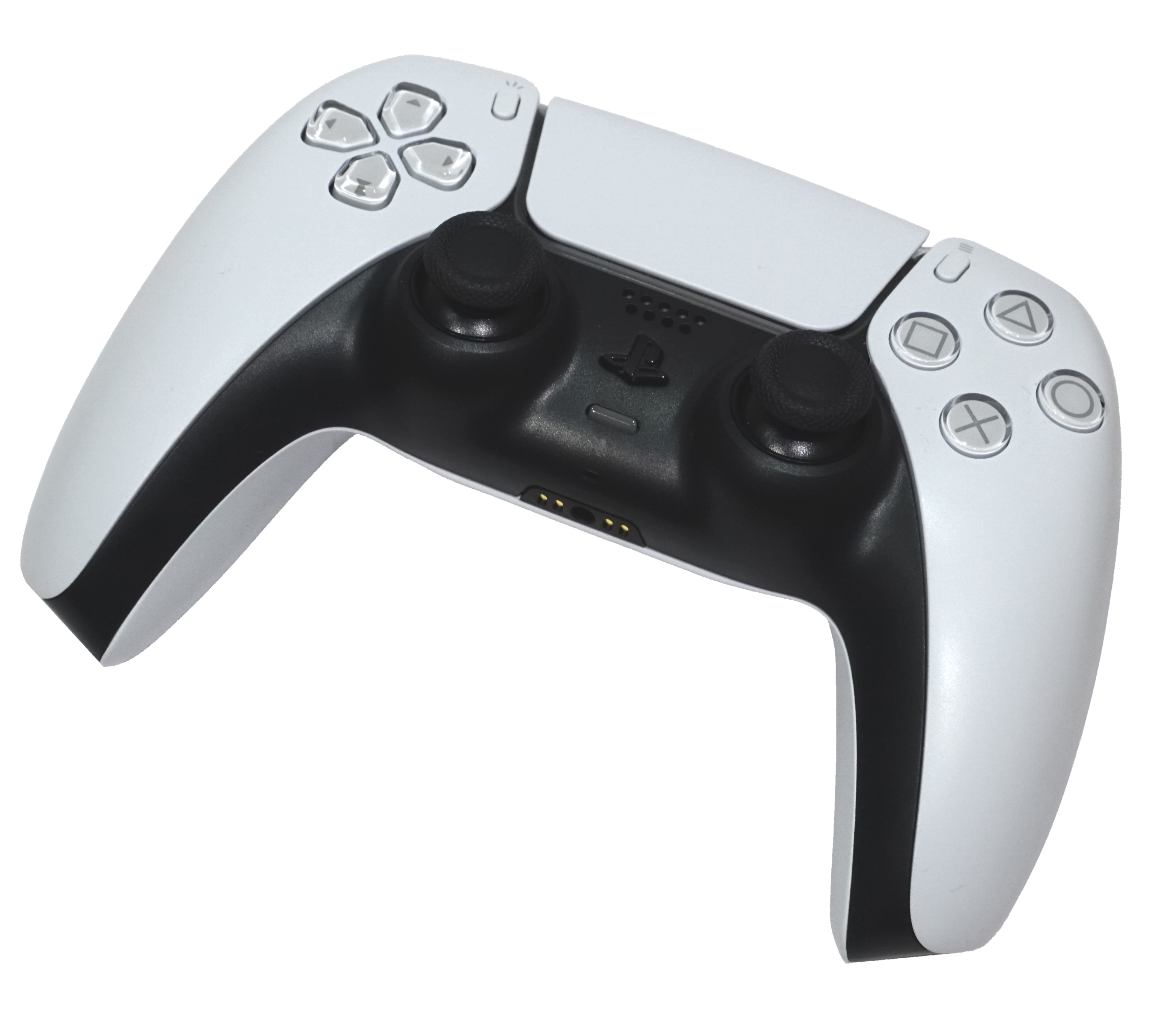 Control DualSense blanco y negro de PlayStation 5, una de las plataformas de ARC Raiders; fotografía de archivo de enero de 2021.