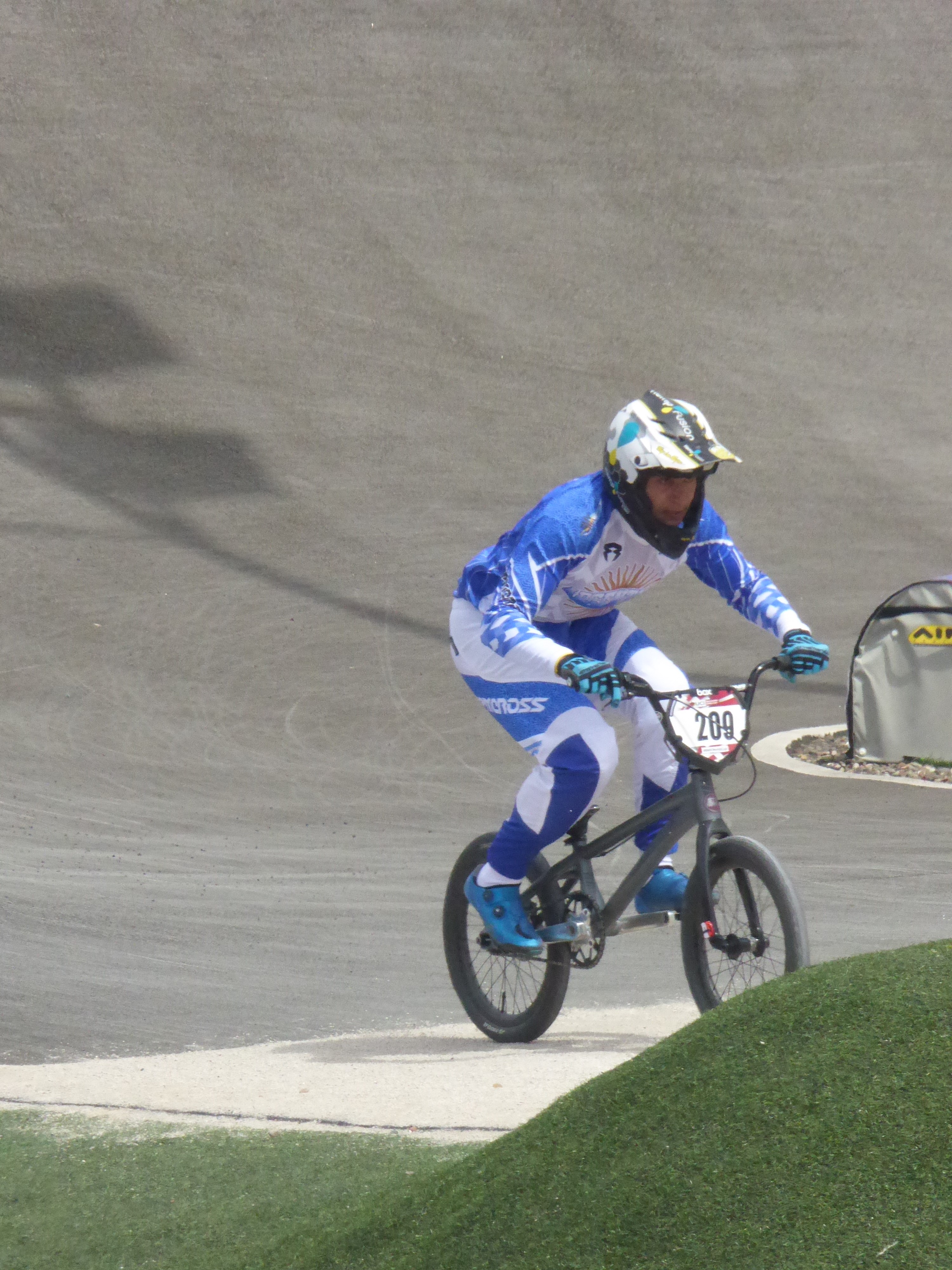 Gonzalo Molina en los octavos de final de la Copa del Mundo de BMX en Glasgow, el 28 de mayo de 2022. Imagen de archivo: no corresponde a la carrera de Rawson de octubre de 2026.