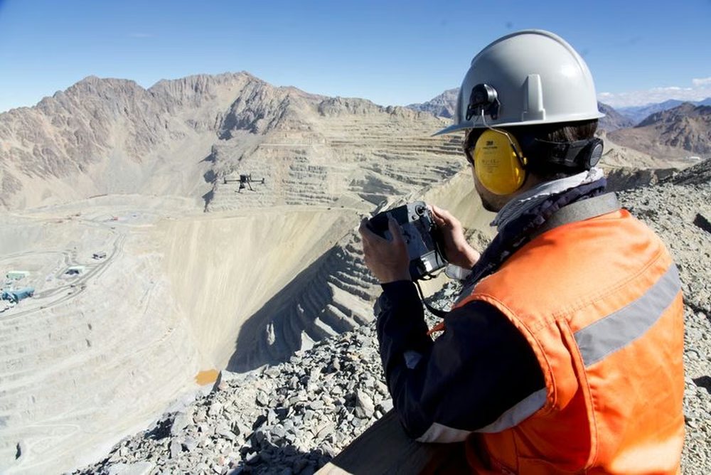 Trabajador en un proyecto de alta montaña, imagen de contexto