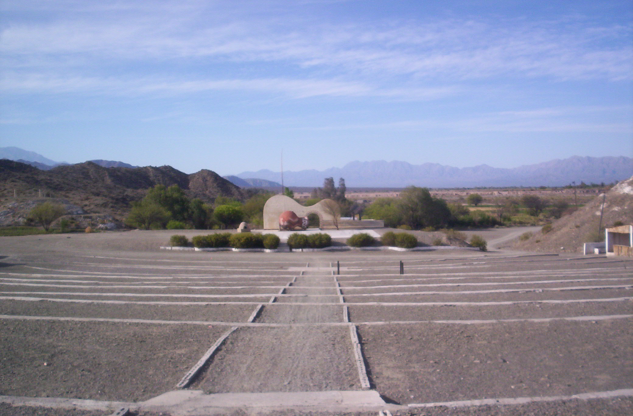Vista del Anfiteatro Buenaventura Luna en Jáchal en octubre de 2009. Fotografía de archivo del lugar; no muestra la edición 2026.