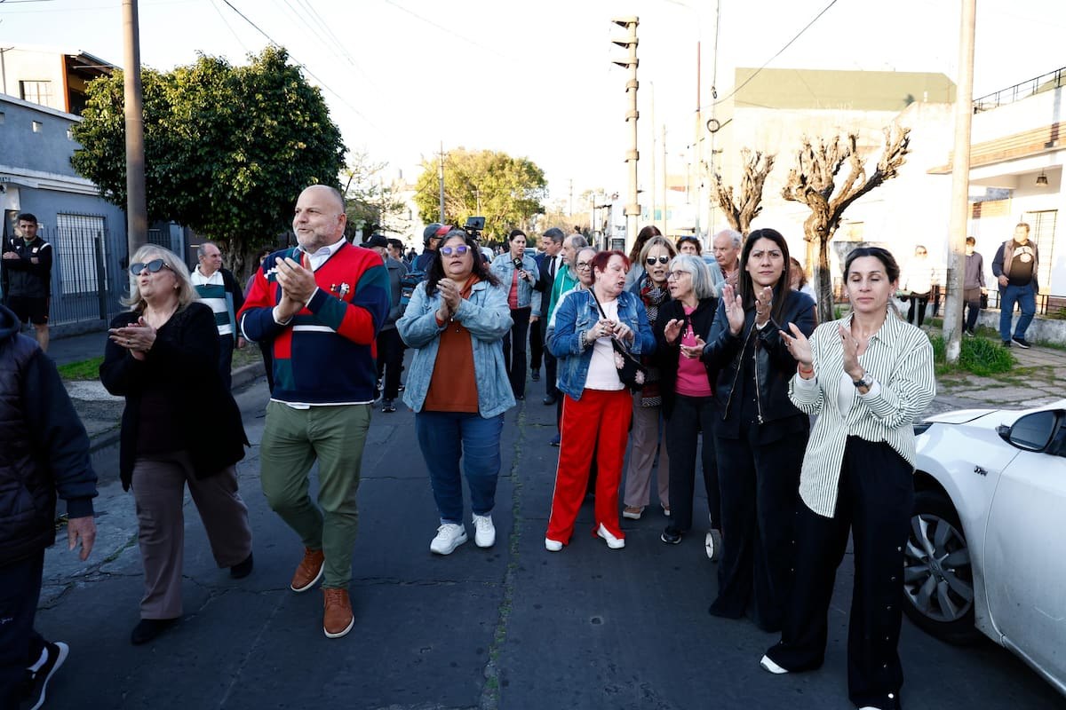Vecinos de Morón durante la manifestación en reclamo de seguridad.