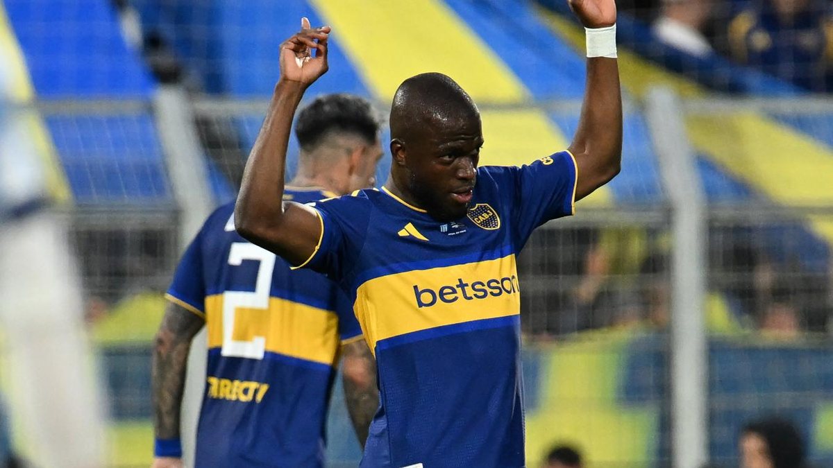 Enner Valencia durante el encuentro entre Boca y Racing.