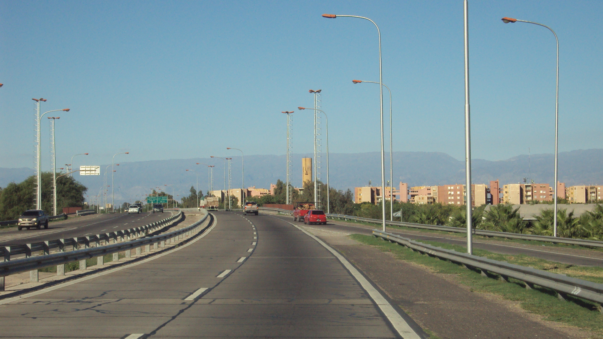Autopista de Circunvalación en San Juan, fotografía del 23 de febrero de 2014. Imagen contextual de uno de los corredores mencionados; no muestra el nodo proyectado ni obras actuales.