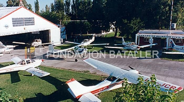 Aviones estacionados frente a los hangares del Centro de Aviación Civil San Juan, en Pocito. Fotografía de archivo publicada en marzo de 2020; no muestra la jornada del 11 de octubre de 2026.