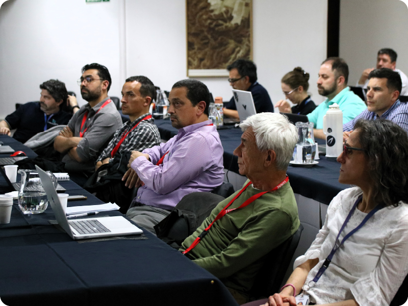 Participantes de las revisiones técnicas del segmento terreno y operaciones de SABIA-Mar, realizadas del 20 al 22 de octubre de 2026 en Córdoba, en fotografía difundida por CONAE el 26 de octubre.