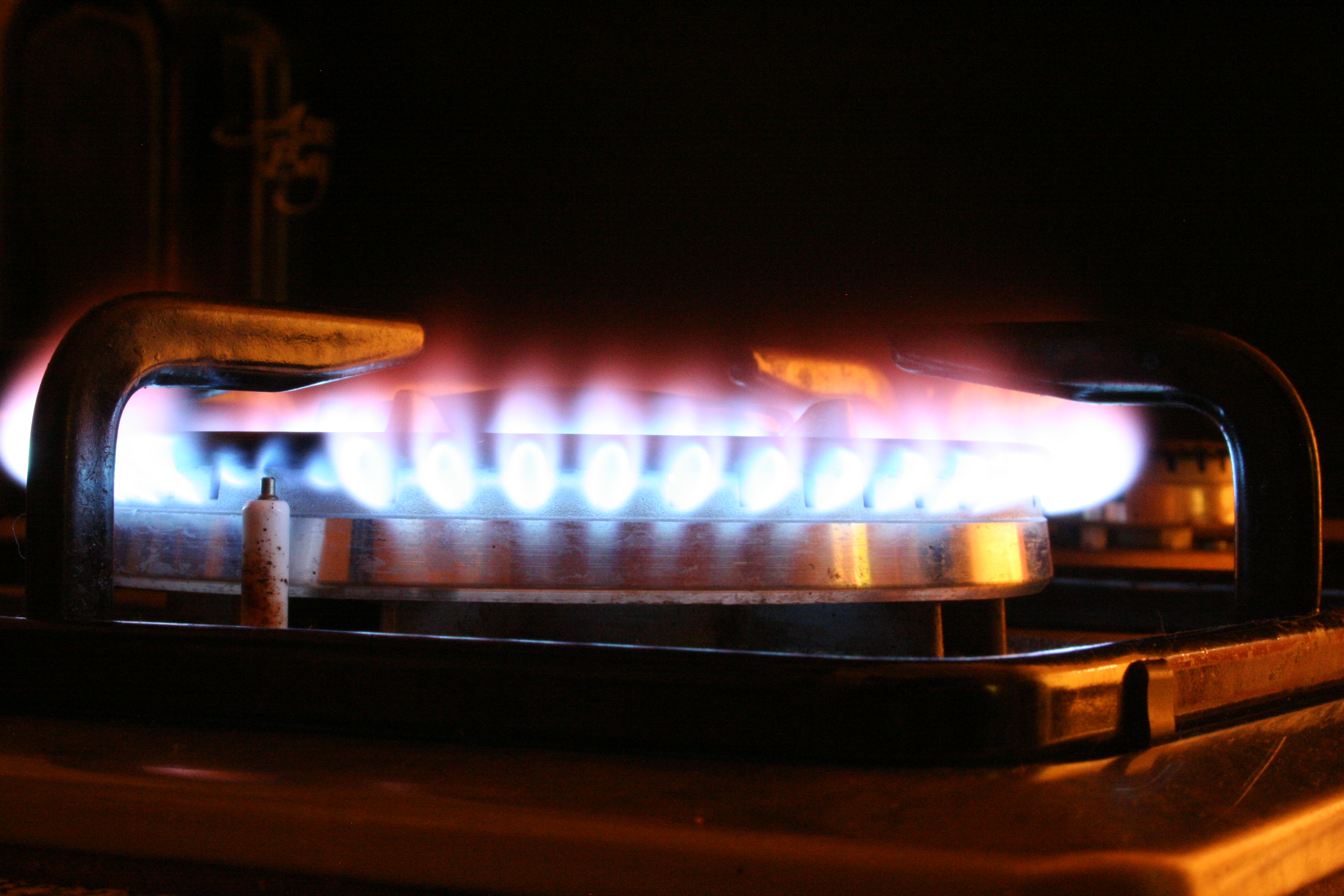Hornalla de una cocina a gas fotografiada por James Riden el 22 de diciembre de 2005. Archivo ilustrativo del consumo doméstico; no corresponde a un hogar identificado de San Juan ni a una instalación fotografiada en octubre de 2026.