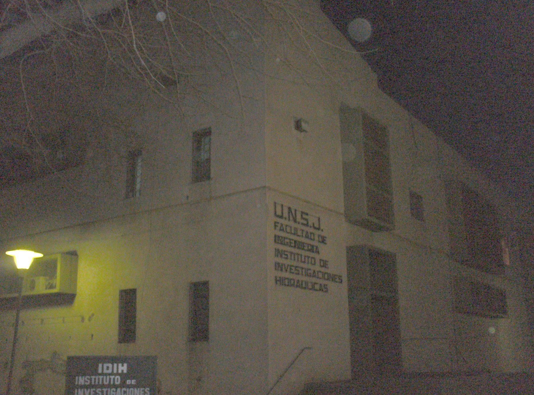 Edificio del Instituto de Investigaciones Hidráulicas de la Facultad de Ingeniería de la UNSJ, en una fotografía de archivo incorporada a Commons en 2011. La colación se realizó en el Centro de Convenciones.