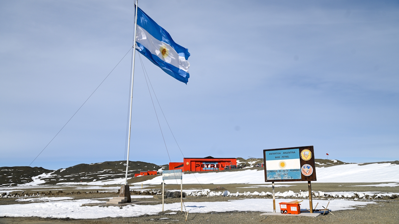 Vista de la Base Antártica Conjunta Petrel en la isla Dundee, difundida por Defensa en el anuncio del 16 de octubre de 2026. La fuente no informa la fecha de captura; la imagen no acredita la habilitación de los nuevos módulos.