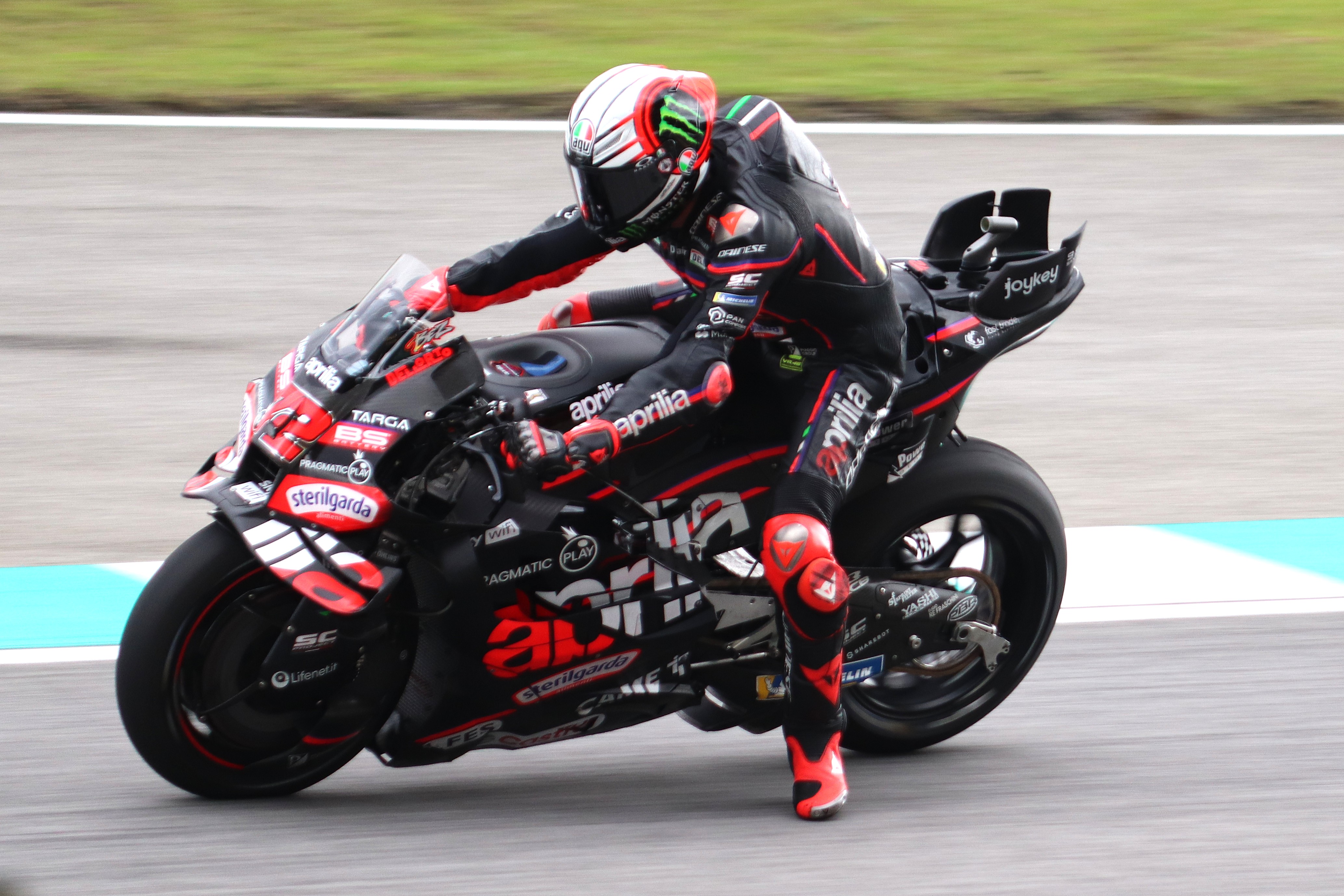Marco Bezzecchi sobre su Aprilia en el GP de Malasia, 24 de octubre de 2025. Foto de archivo.