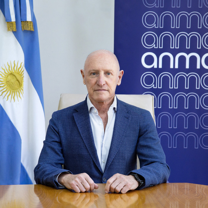 Retrato institucional de Luis Eduardo Fontana, administrador nacional de ANMAT y firmante de la disposición. Archivo.