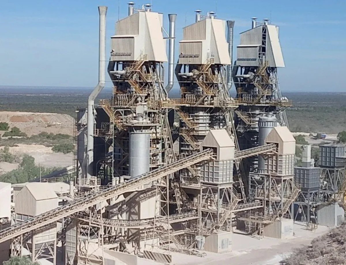 Instalaciones industriales de Caleras San Juan en Sarmiento.