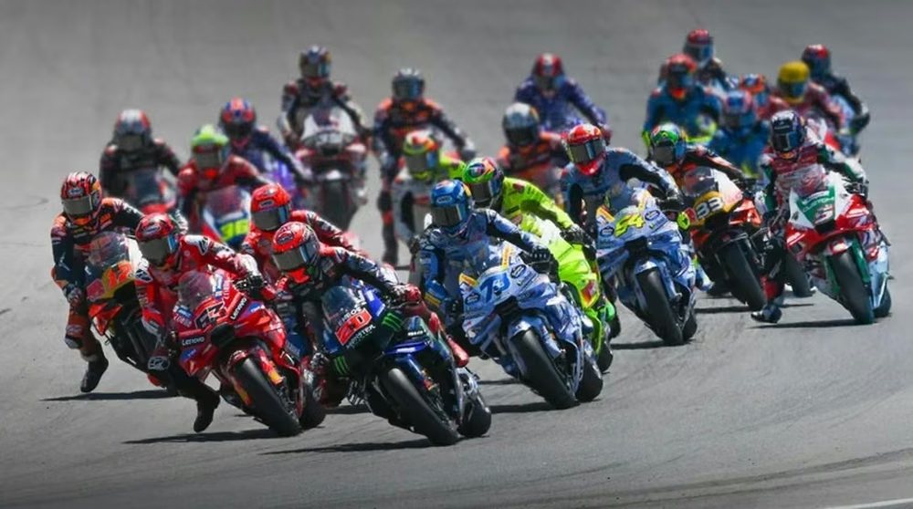 Motociclistas de MotoGP durante una competencia, imagen ilustrativa