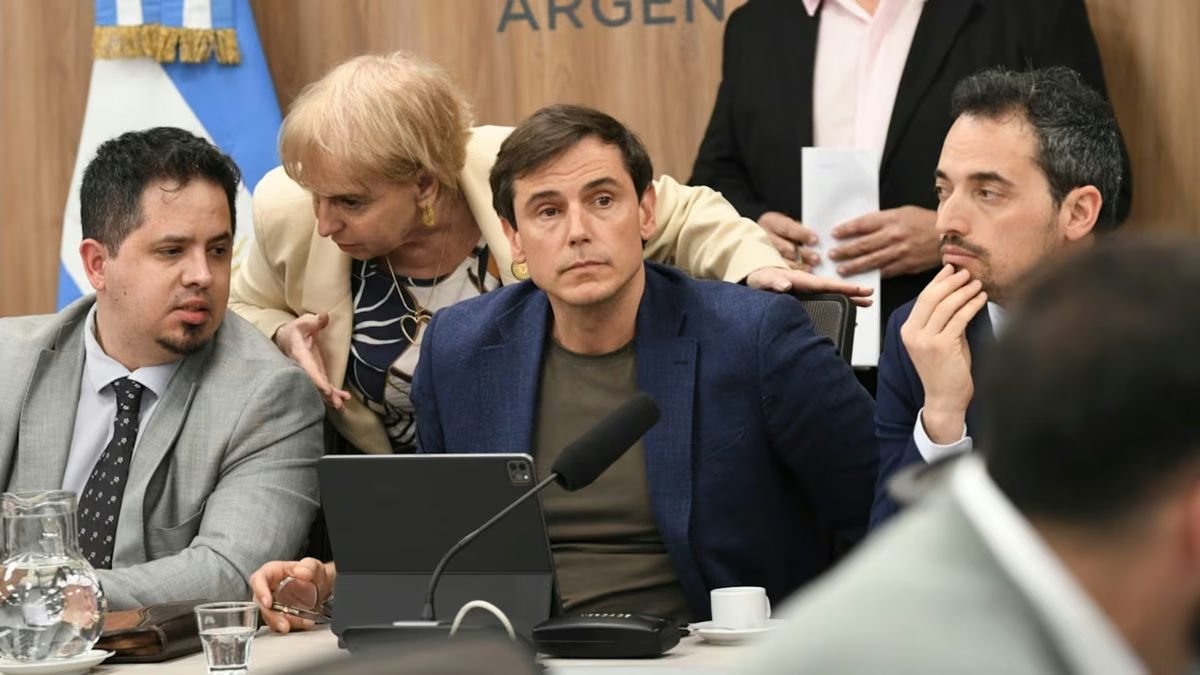 Diputados debate medidas para aliviar el endeudamiento familiar y el oficialismo impulsa su propia propuesta
