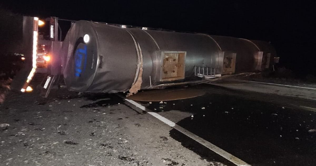 Vuelco de un camión cisterna en la Ruta 141: no se registraron heridos ni víctimas