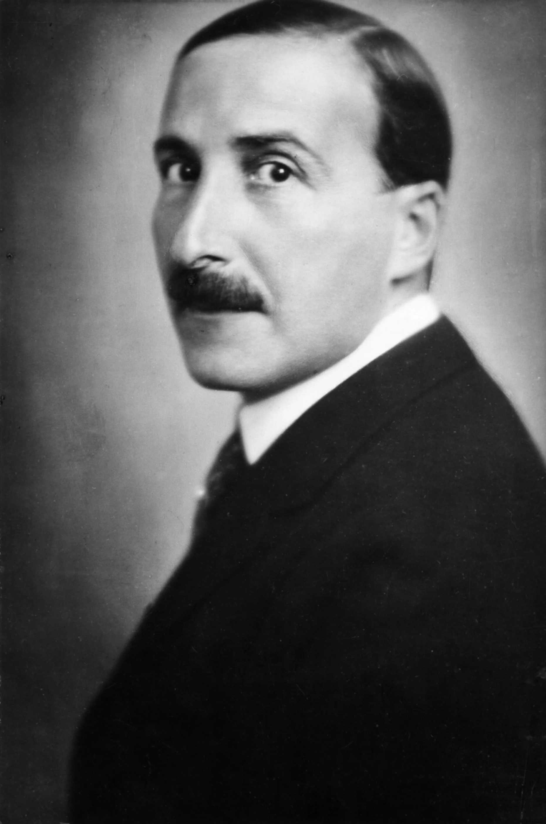 Retrato histórico del escritor austríaco Stefan Zweig, tomado por Franz Xaver Setzer y publicado en 1927. Es el autor de la obra que se leerá en el encuentro.
