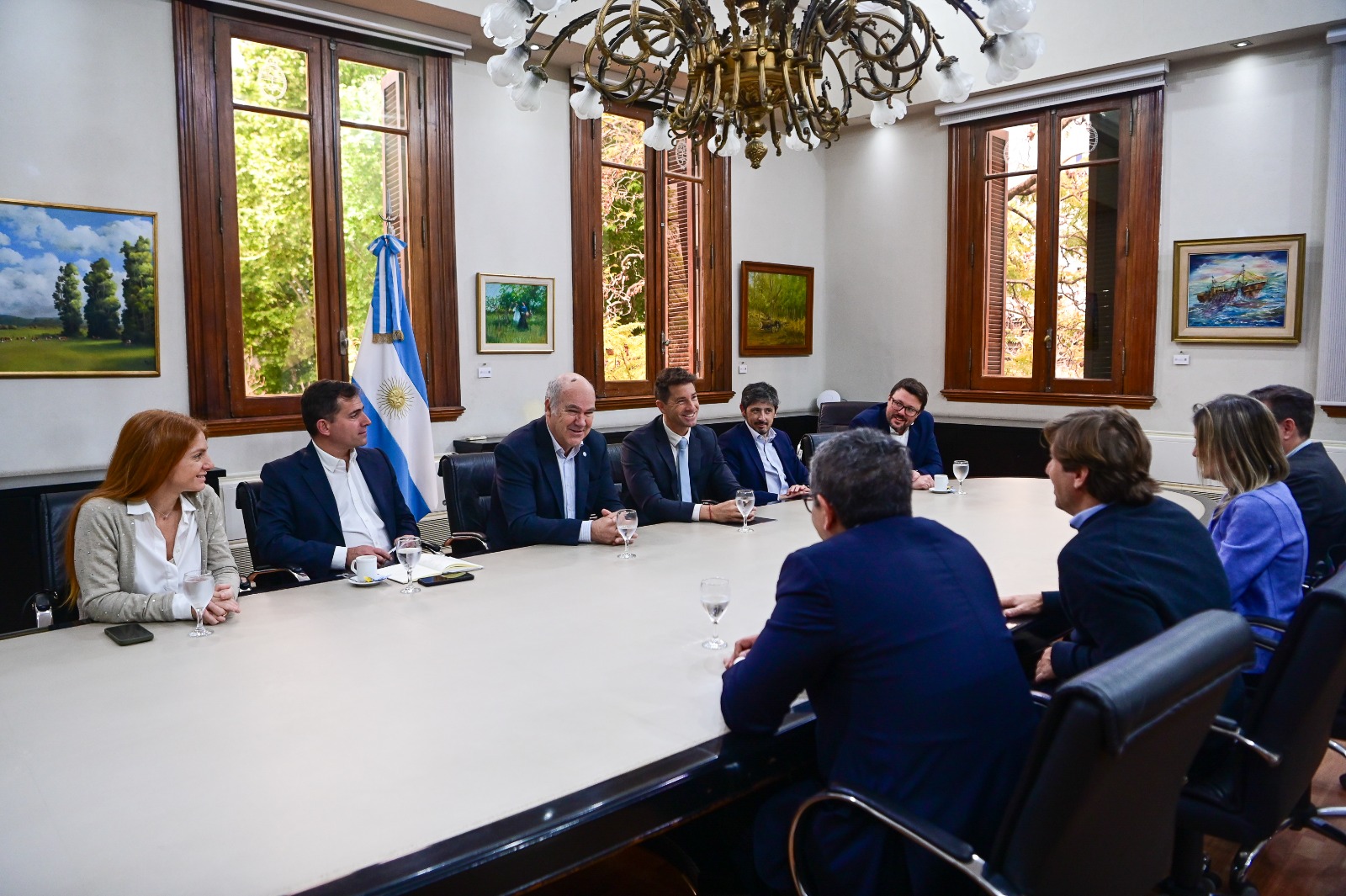 Reunión institucional difundida por Agricultura junto al anuncio de garantías ganaderas del 27 de octubre de 2026. La fuente no precisa la fecha de captura.