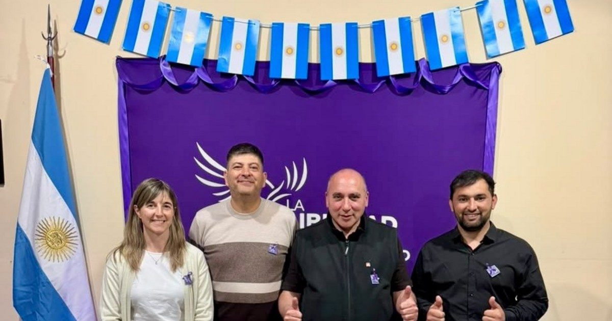 Dirigentes de La Libertad Avanza en un acto provincial.