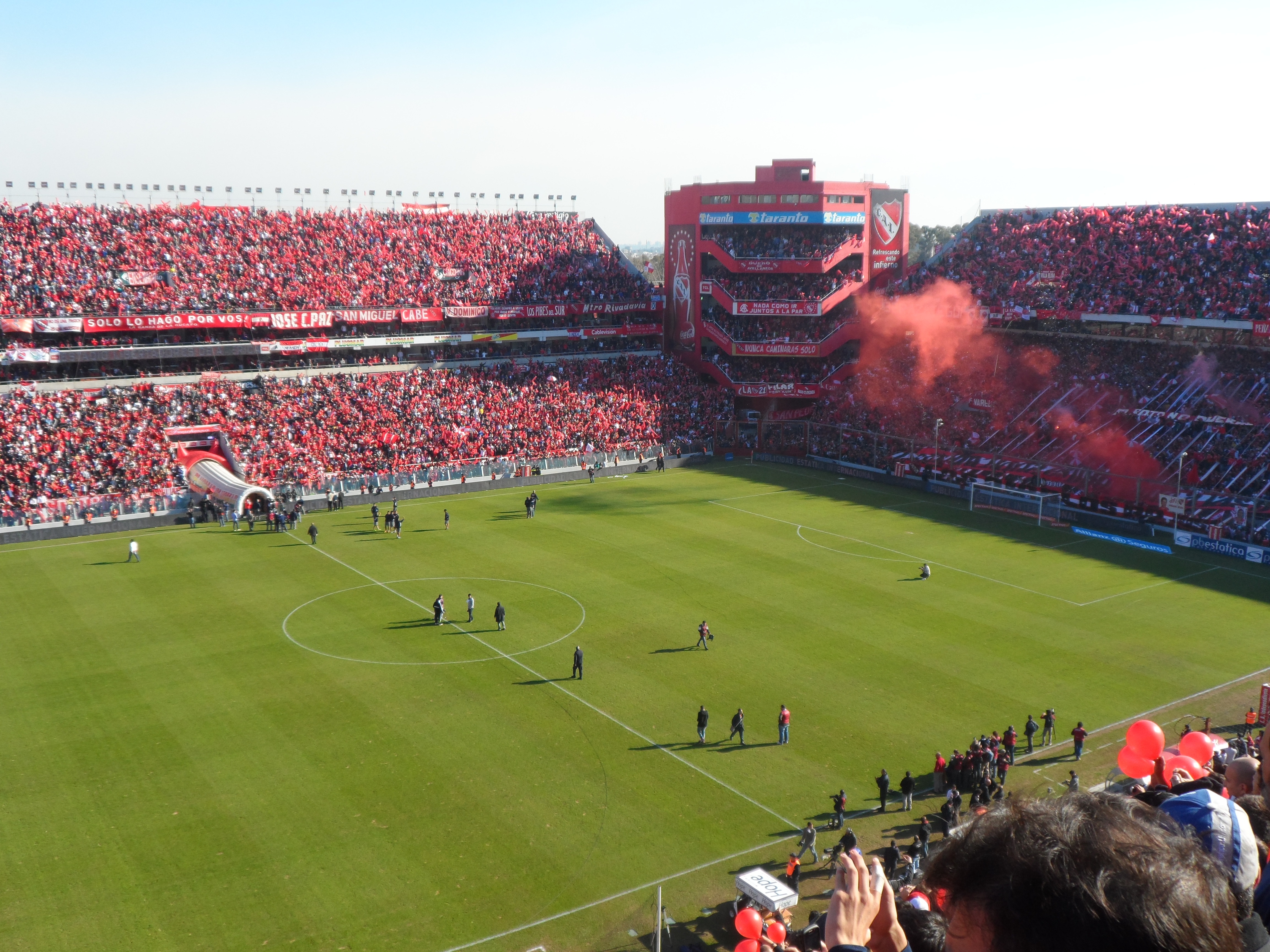 Foto de archivo del 8 de junio de 2014: vista de la cancha y las tribunas del estadio Libertadores de América, en Avellaneda. No corresponde al partido de octubre de 2026.