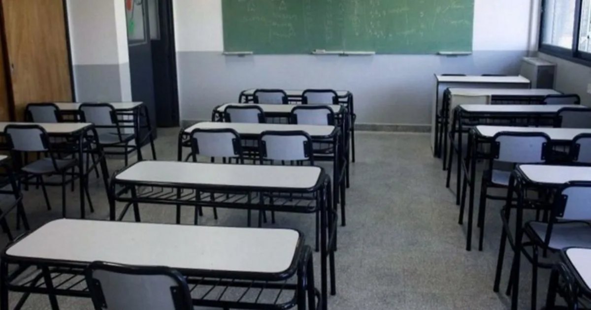 Aula vacía, fotografía de archivo utilizada para ilustrar la suspensión de clases.