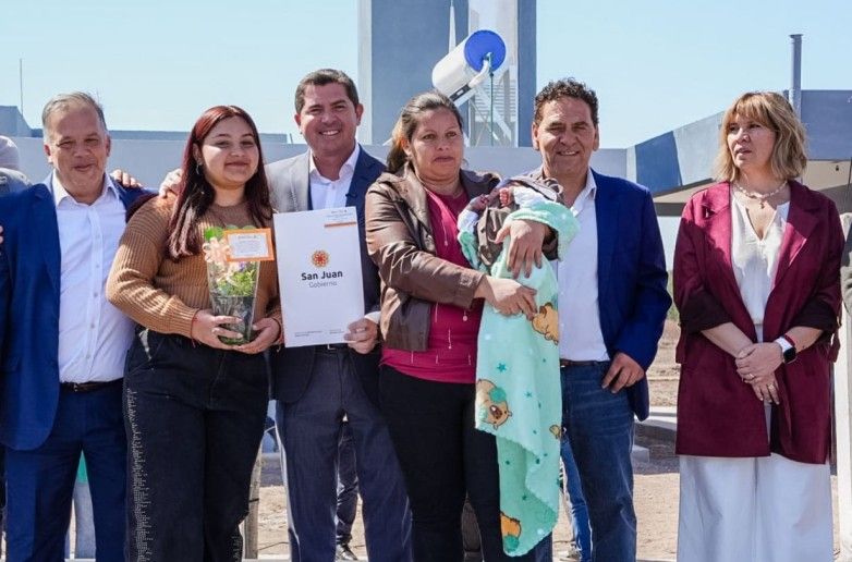 Angaco: entregaron 118 viviendas en el barrio Malvinas Nos Une