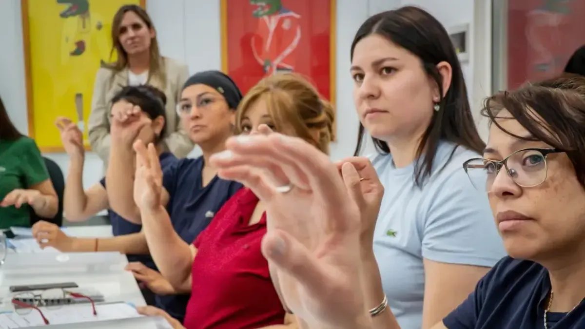 Pocito: una importante planta textil comenzó a capacitar a su personal en Lengua de Señas
