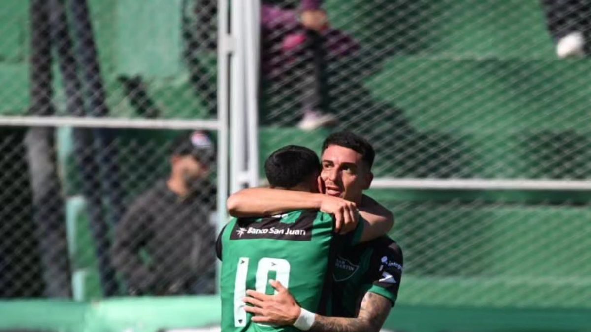 Jugador de San Martín de San Juan en un encuentro de fútbol; imagen de archivo.