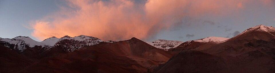 Paisaje cordillerano del Paso de Agua Negra, fotografía real de archivo utilizada como contexto geográfico; no muestra las capacitaciones ni instalaciones de Vicuña.