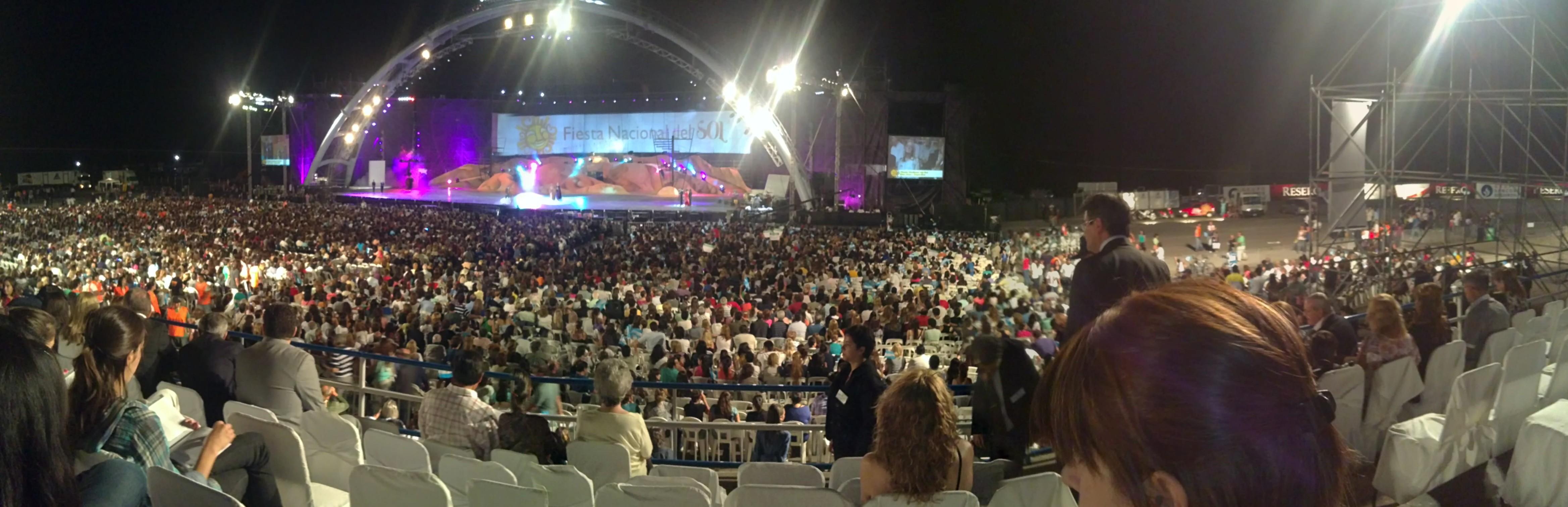 Panorama de archivo del espectáculo final de la Fiesta Nacional del Sol de 2011 en la Quebrada de Zonda, fotografiado el 26 de febrero de 2011; no corresponde a las audiciones ni a la edición 2026.