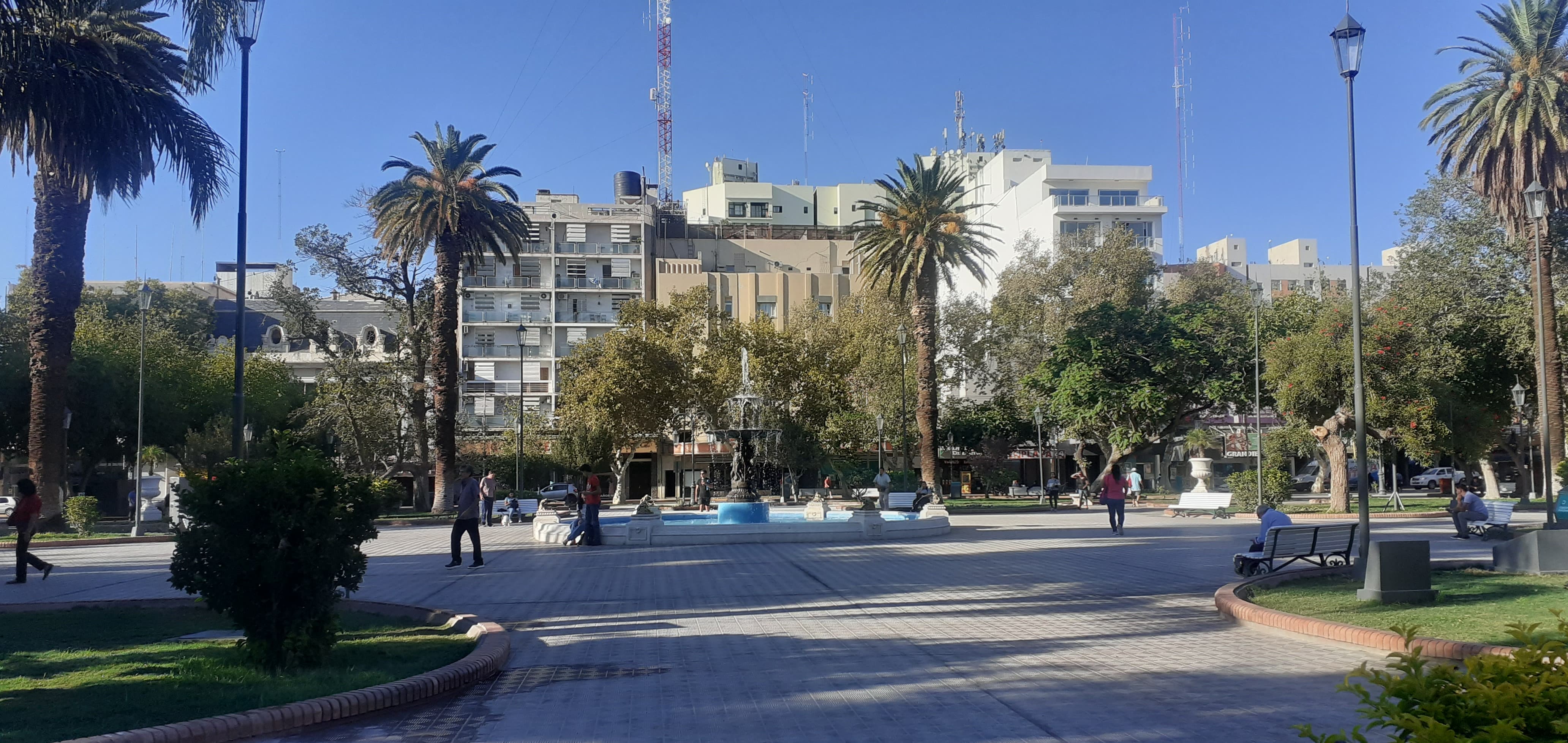 Plaza 25 de Mayo, ciudad de San Juan, en una fotografía de archivo del 6 de febrero de 2024. No muestra el tiempo del 23 de octubre de 2026.