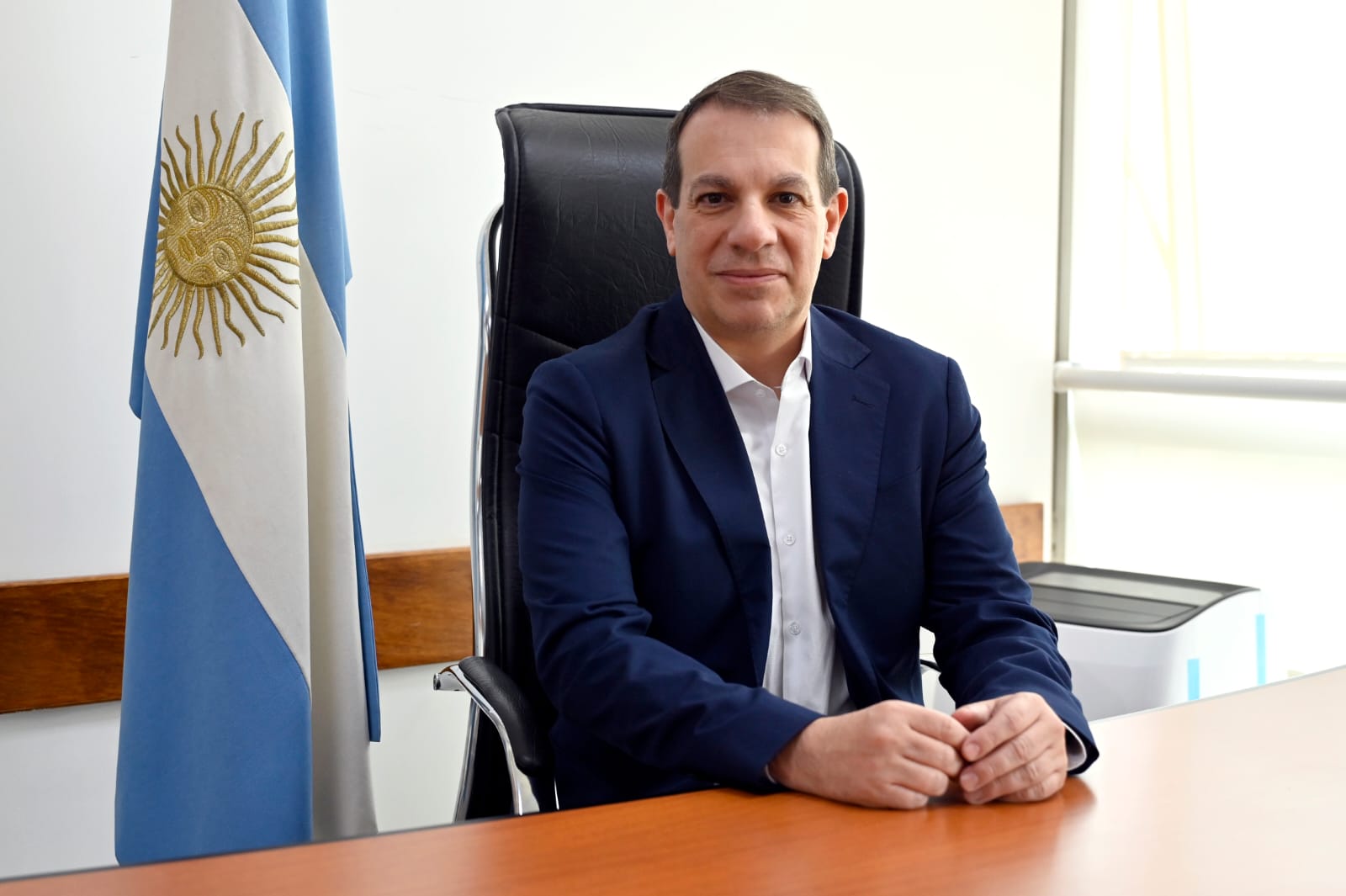 Diego Masaragian sentado ante un escritorio, en el retrato oficial difundido por Salud el 13 de octubre de 2026.