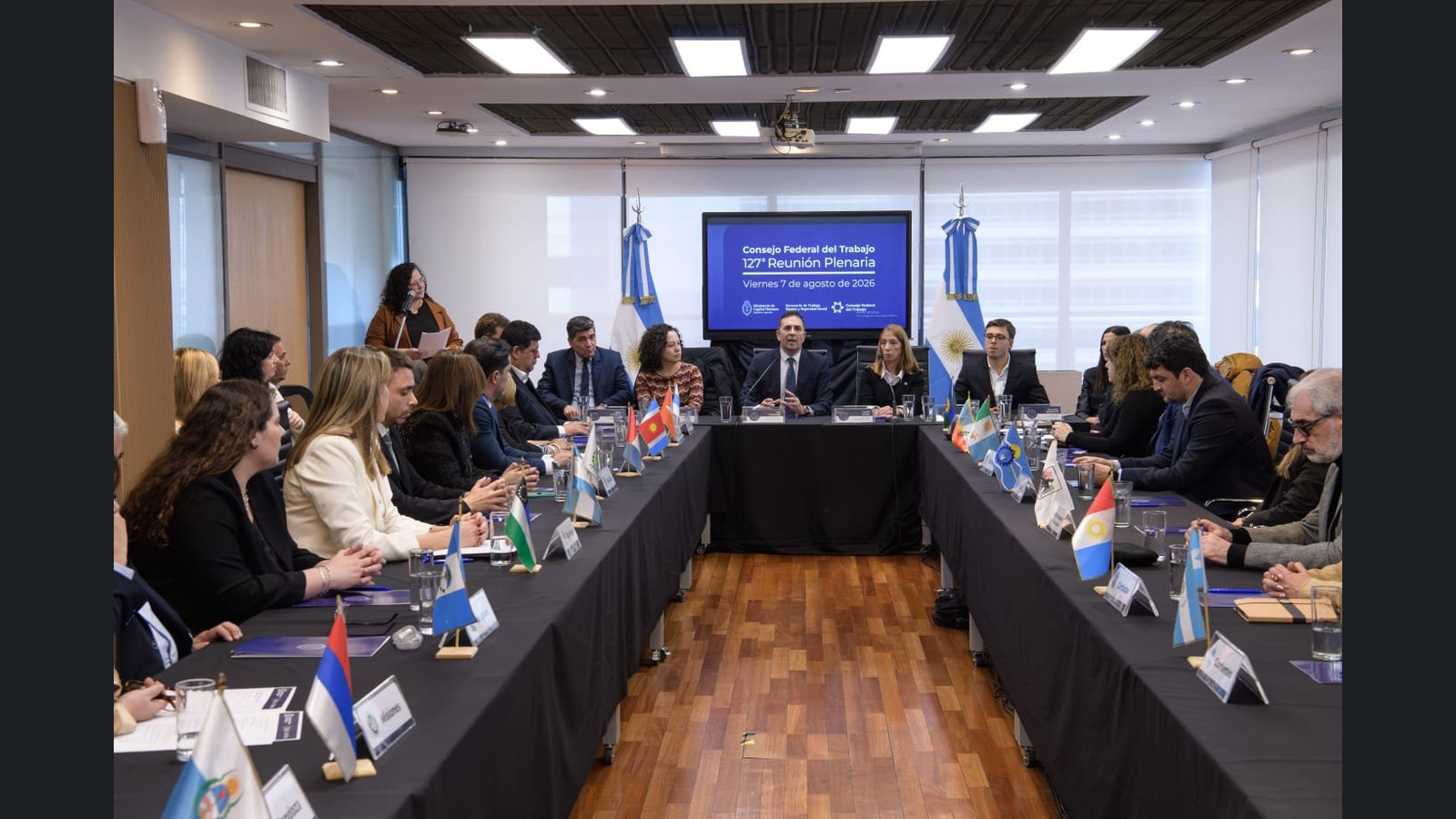 Fotografía de archivo de la 127ª reunión del Consejo Federal del Trabajo, celebrada el 7 de agosto de 2026. No corresponde a la presentación del balance de octubre. Presentación 16:9 con fotografía completa y márgenes neutros.