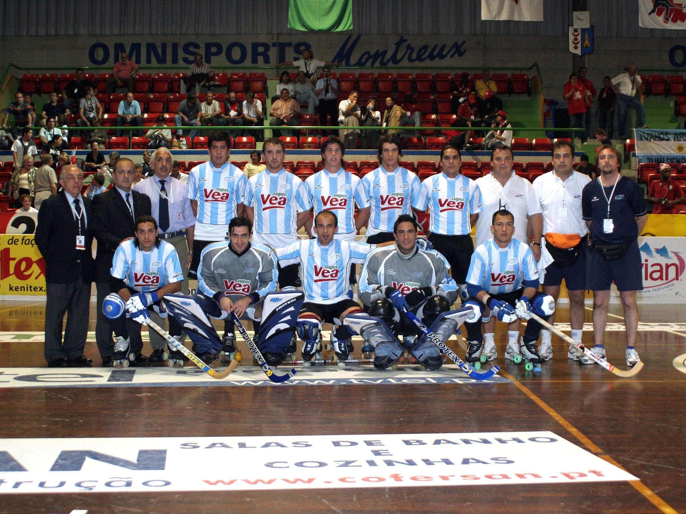 Selección argentina masculina de hockey sobre patines en el Mundial de Montreux, Suiza, en junio de 2007. Fotografía histórica: no corresponde al plantel ni al entrenamiento de Asunción 2026.