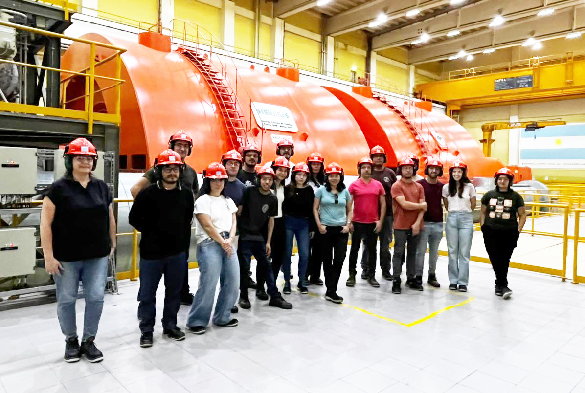 Participantes del Curso Básico de Protección Radiológica de 2025 durante una visita al Complejo Nuclear Atucha. Foto de archivo.