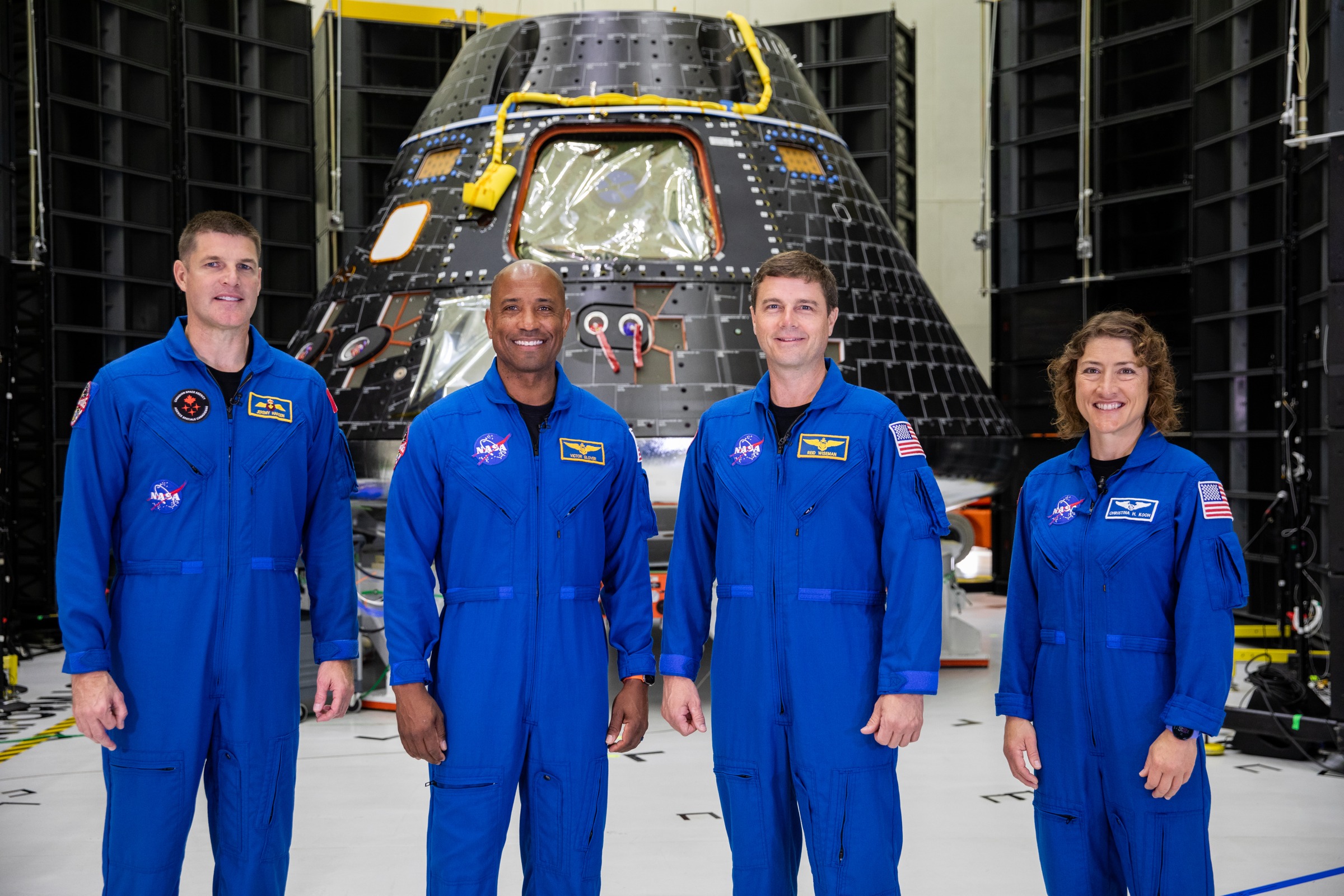 Jeremy Hansen, Victor Glover, Reid Wiseman y Christina Koch frente a Orion en Kennedy, el 8 de agosto de 2023. Foto de archivo; no corresponde a la ceremonia de Starmus.