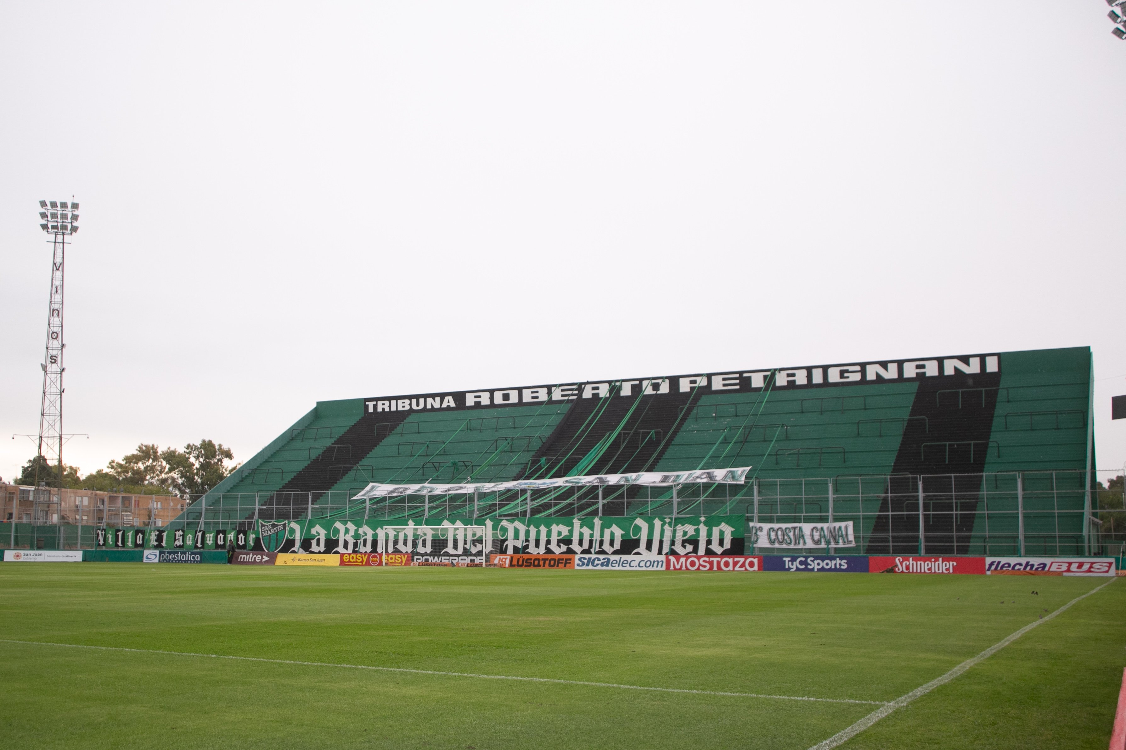 Archivo del 9 de febrero de 2025: tribuna norte del estadio de San Martín de San Juan. No muestra la asamblea de octubre de 2026.