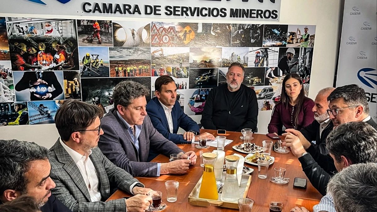 Reunión de integrantes de la Cámara de Servicios Mineros de San Juan