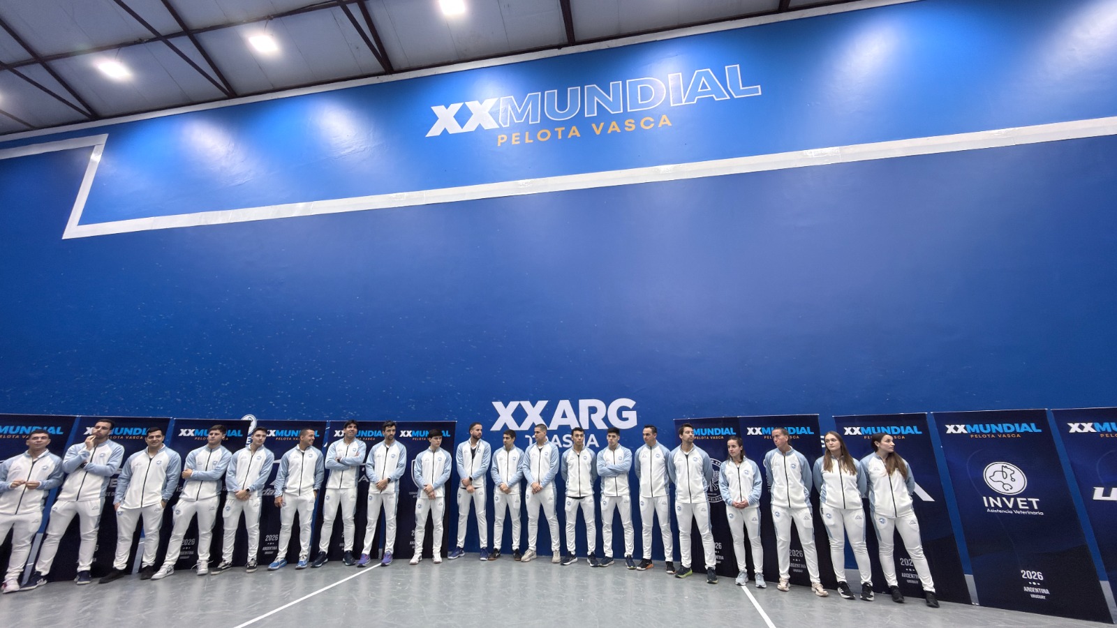 Integrantes del seleccionado argentino de pelota vasca durante la presentación del Mundial 2026, en la fotografía difundida por Deportes de la Nación el 15 de octubre.
