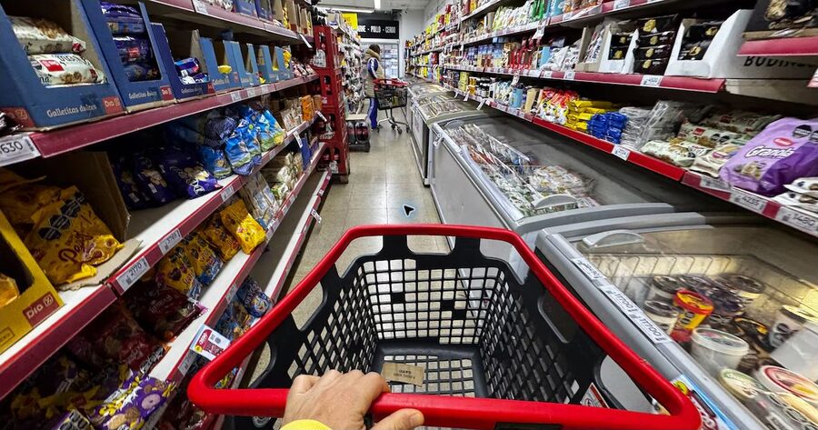 Las consultoras estiman que la inflación se va a ubicar en torno a 2% en septiembre. (Foto: EFE/ Juan Ignacio Roncoroni)
