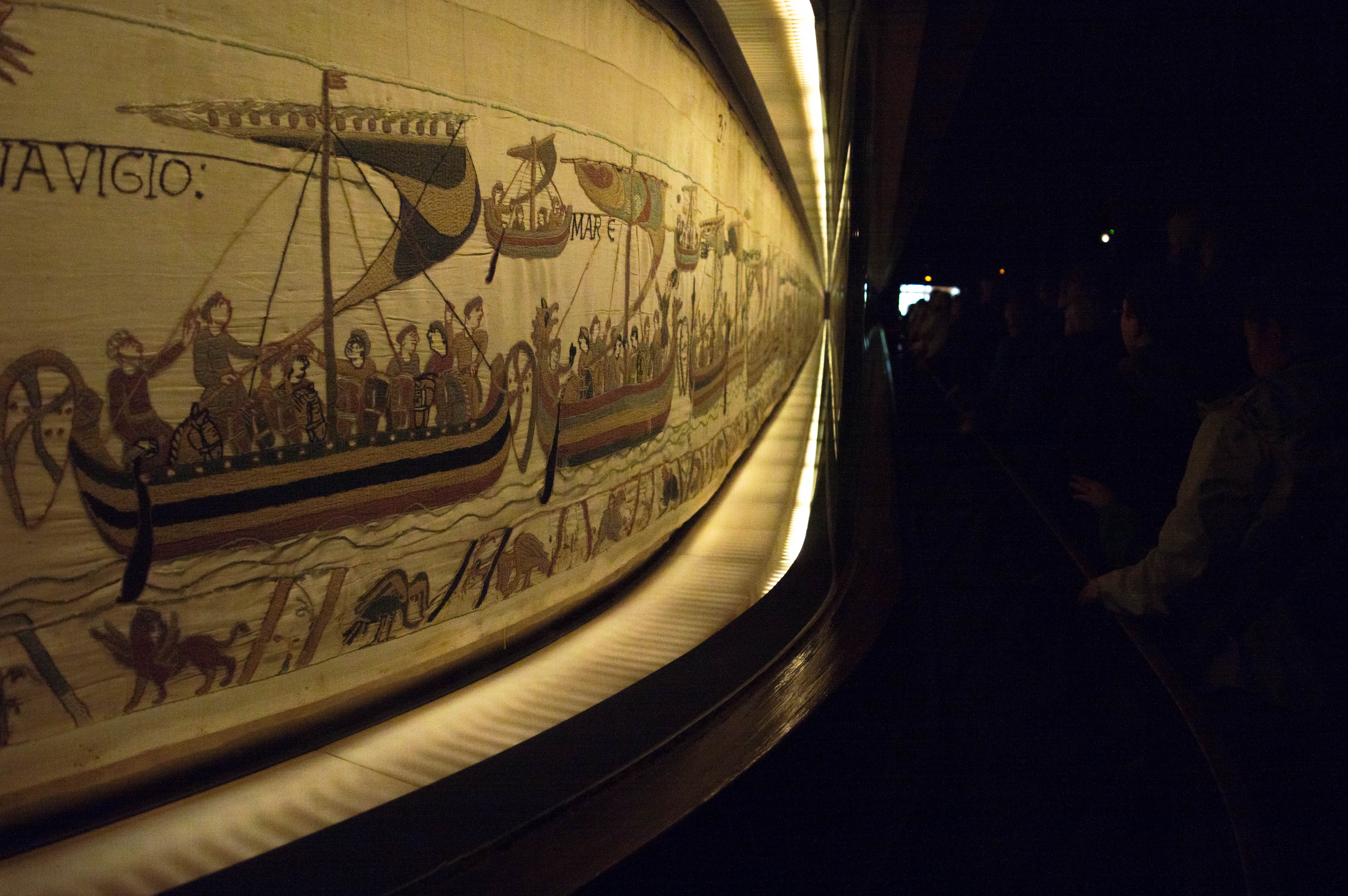 Fotografía de archivo del Tapiz de Bayeux exhibido en su museo en Francia, tomada en mayo de 2015; no corresponde al montaje actual en Londres.