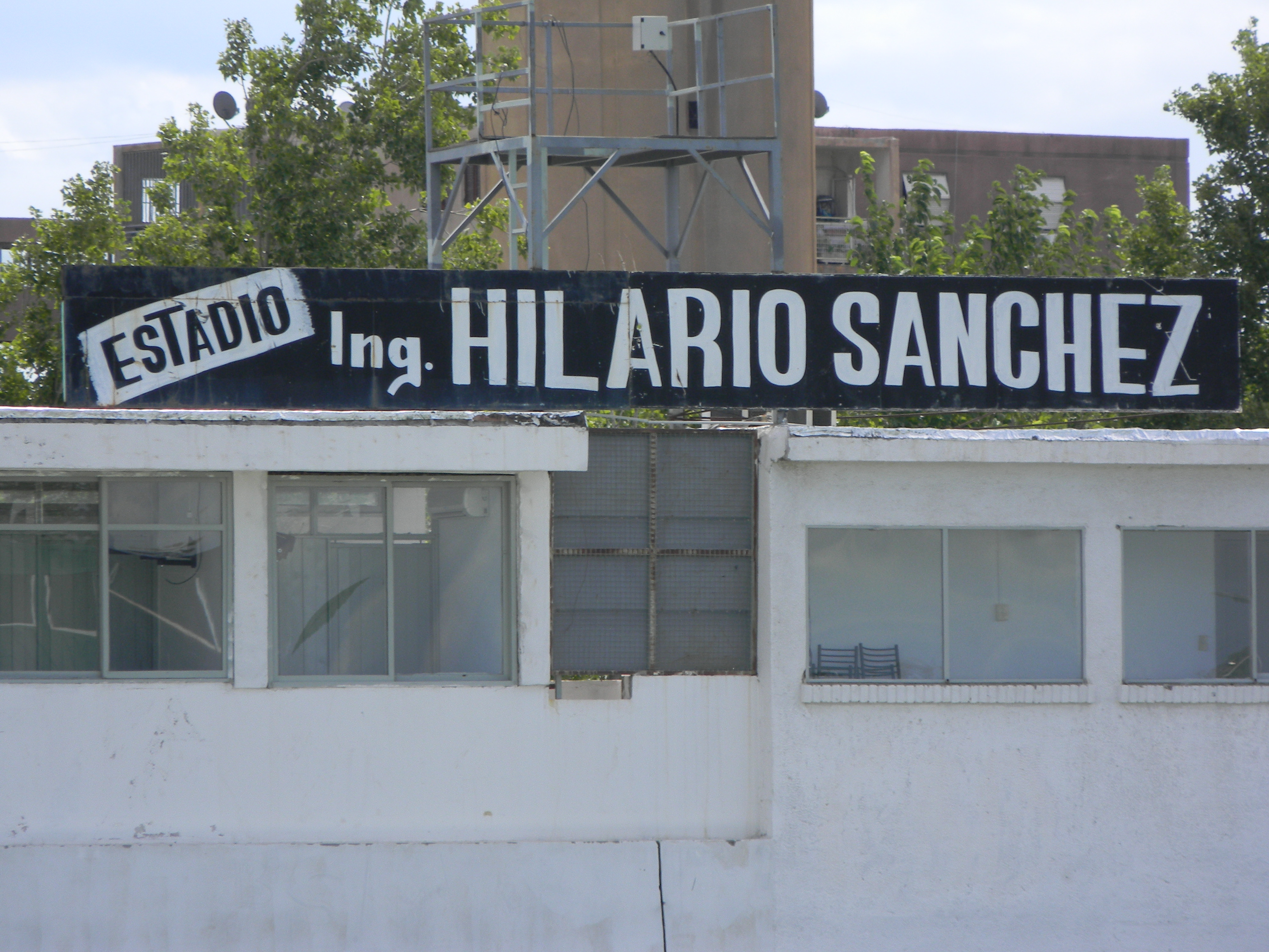 Marquesina del estadio Ingeniero Hilario Sánchez de San Juan, sede del encuentro con Temperley. Fotografía de archivo del 9 de febrero de 2011, sin imágenes del partido ni del árbitro.