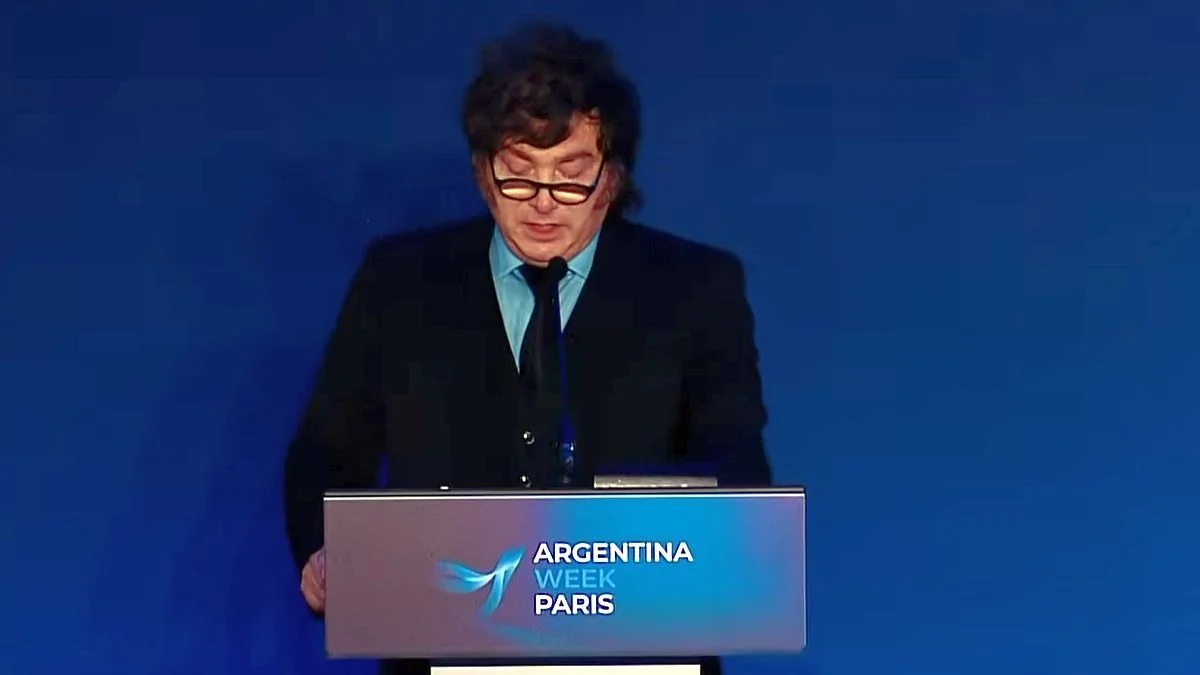 Javier Milei durante su discurso en la Argentina Week de París, fotografía publicada por Ámbito.