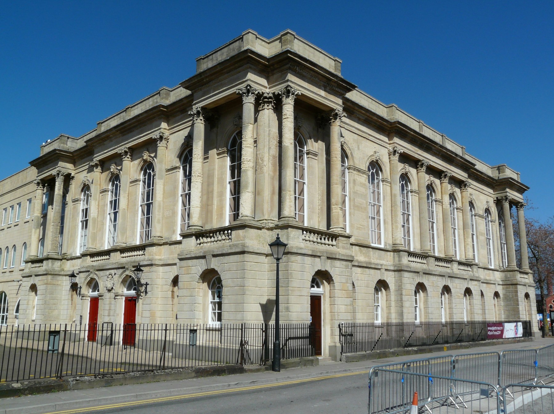 Edificio del Dylan Thomas Centre en Swansea, Gales, fotografiado el 18 de abril de 2014. Foto de archivo del museo premiado en 2026; no corresponde a la ceremonia.
