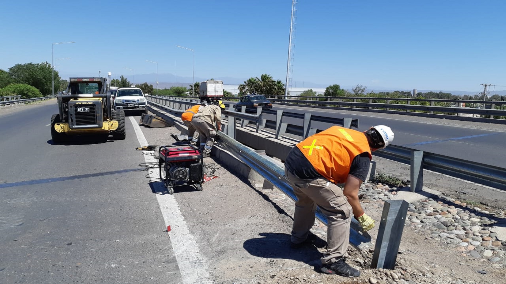 Trabajos de colocación de barandas en la avenida Circunvalación de San Juan, en una fotografía publicada por Vialidad Nacional el 4 de enero de 2019. Archivo; no corresponde a la habilitación de octubre de 2026.