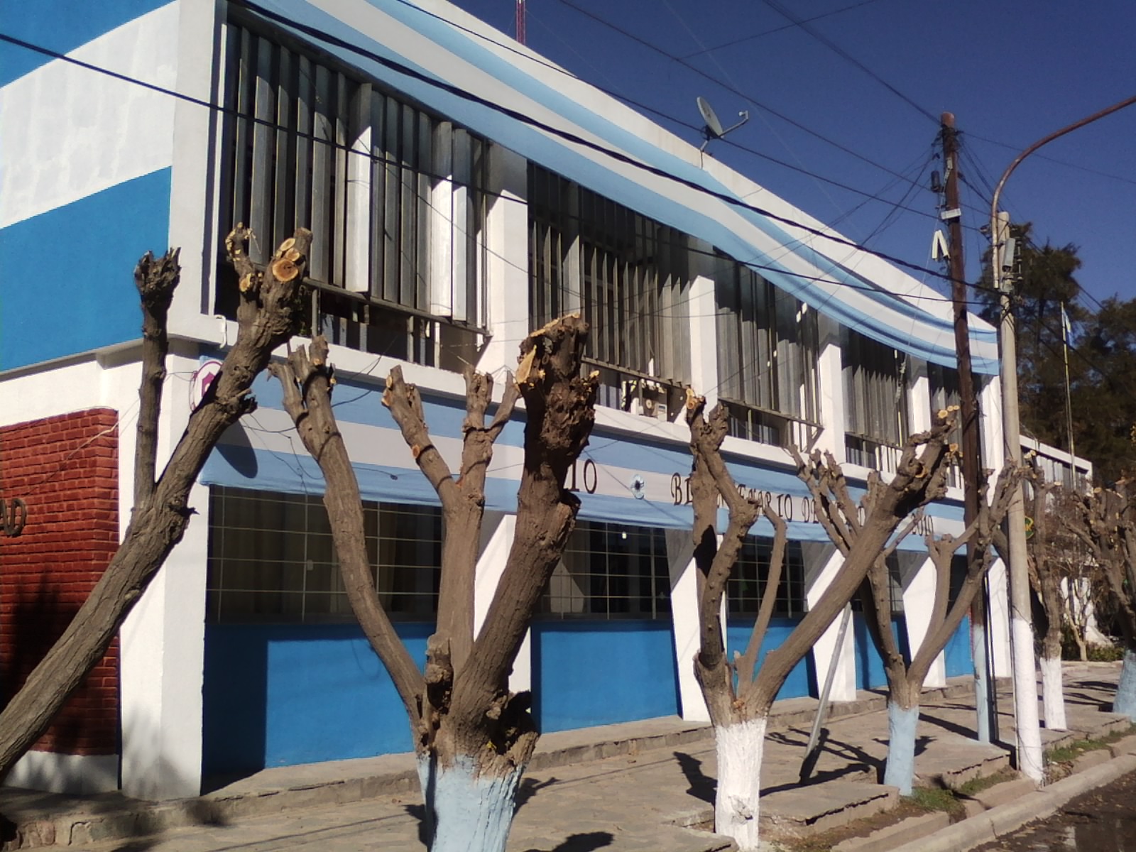 Fachada del Palacio Municipal de Ullum fotografiada en 2010. Imagen de contexto del departamento; no muestra el barrio Sierras de la Invernada ni la reunión legislativa de octubre de 2026.