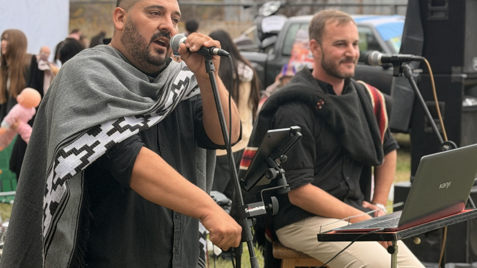 Dos músicos durante el Encuentro Regional del Budín en Argerich, celebrado el 11 de octubre de 2026. Foto difundida por Cultura en su balance del 16 de octubre.