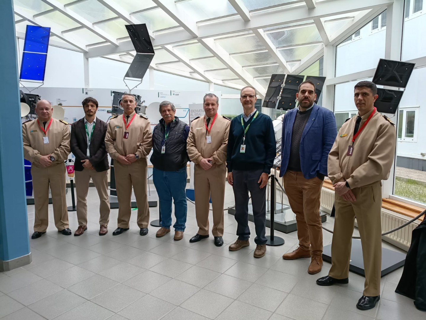 Delegación de Prefectura Naval Argentina durante una visita a las instalaciones de INVAP en Bariloche, difundida el 20 de octubre de 2026. La fuente no precisa la fecha exacta de la toma.