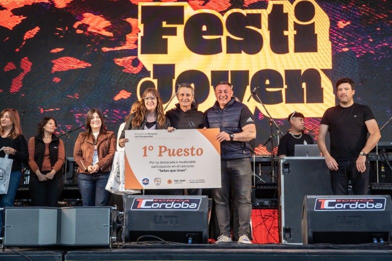 Tres escuelas ganaron el concurso de lengua de señas «Señas que Unen»